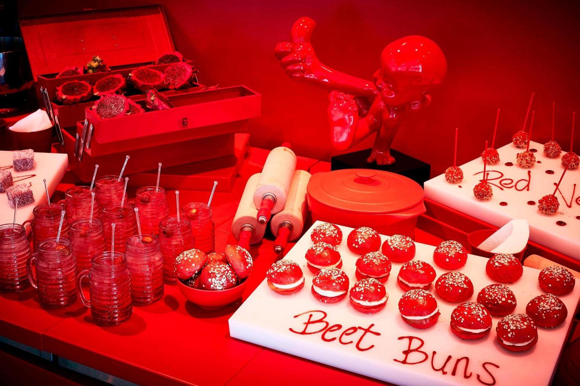 Renaissance Bali Uluwatu Resort & Spa Ungasan Zewnętrze zdjęcie Beet Buns at a party