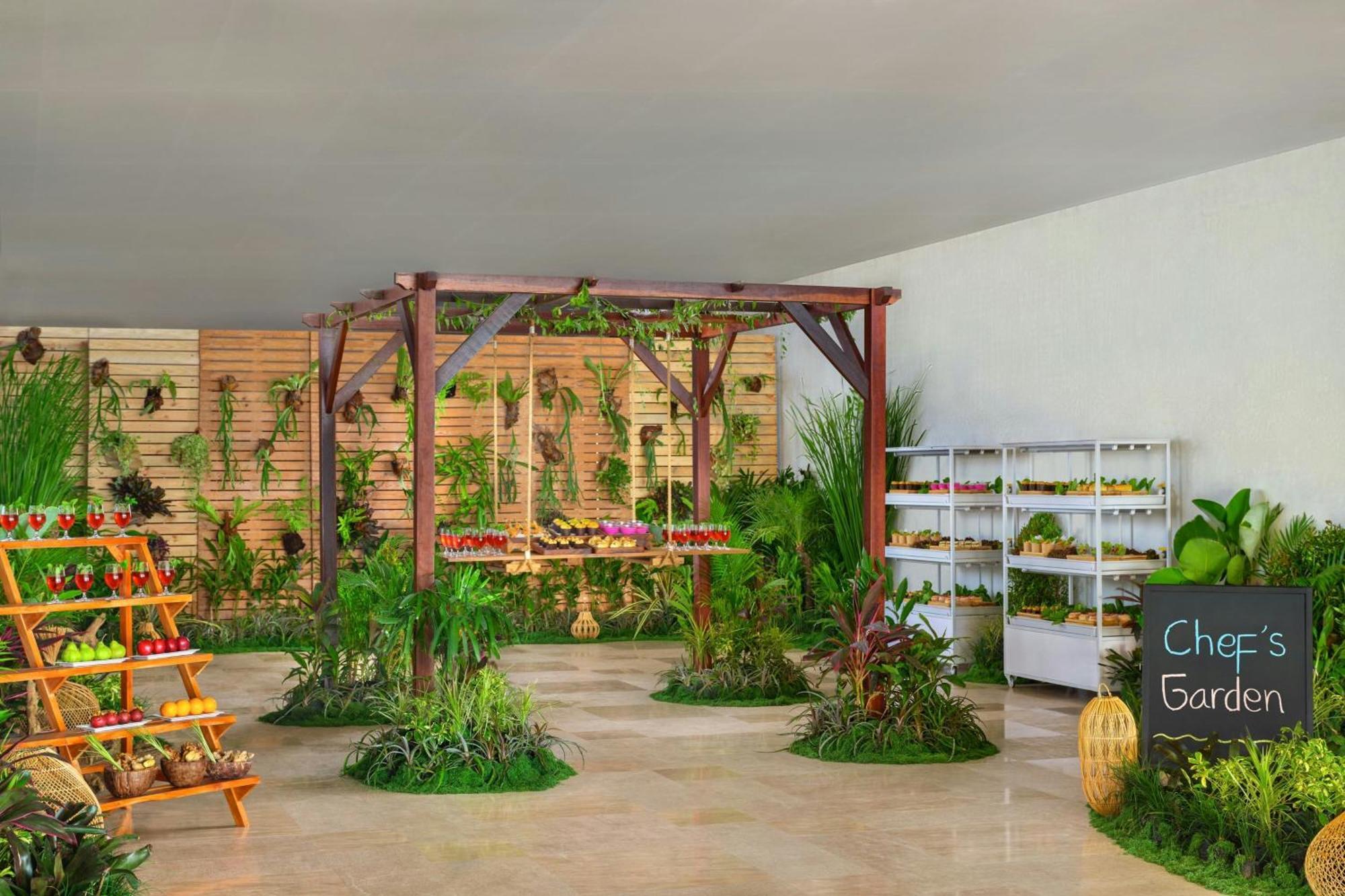 Renaissance Bali Uluwatu Resort & Spa Ungasan Zewnętrze zdjęcie Chef's Garden